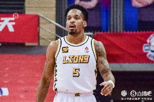 yl23455永利-状态炸裂！巴里-布朗首节11中7高效拿下15分2板2助 打进压哨抛投