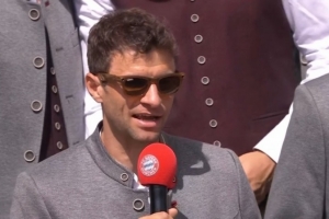 yl23455永利-穆勒夺冠庆典感言:感谢你们陪我度过这美好岁月,请继续支持拜仁