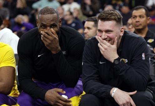 1743424817580080583.png yl23455永利-有了新欢忘旧爱?詹姆斯:虽失浓眉 但得卢卡魔术师