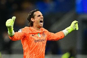 记者:国米为索默至少标价400万欧 曼城不会低于1800万出售阿坎吉