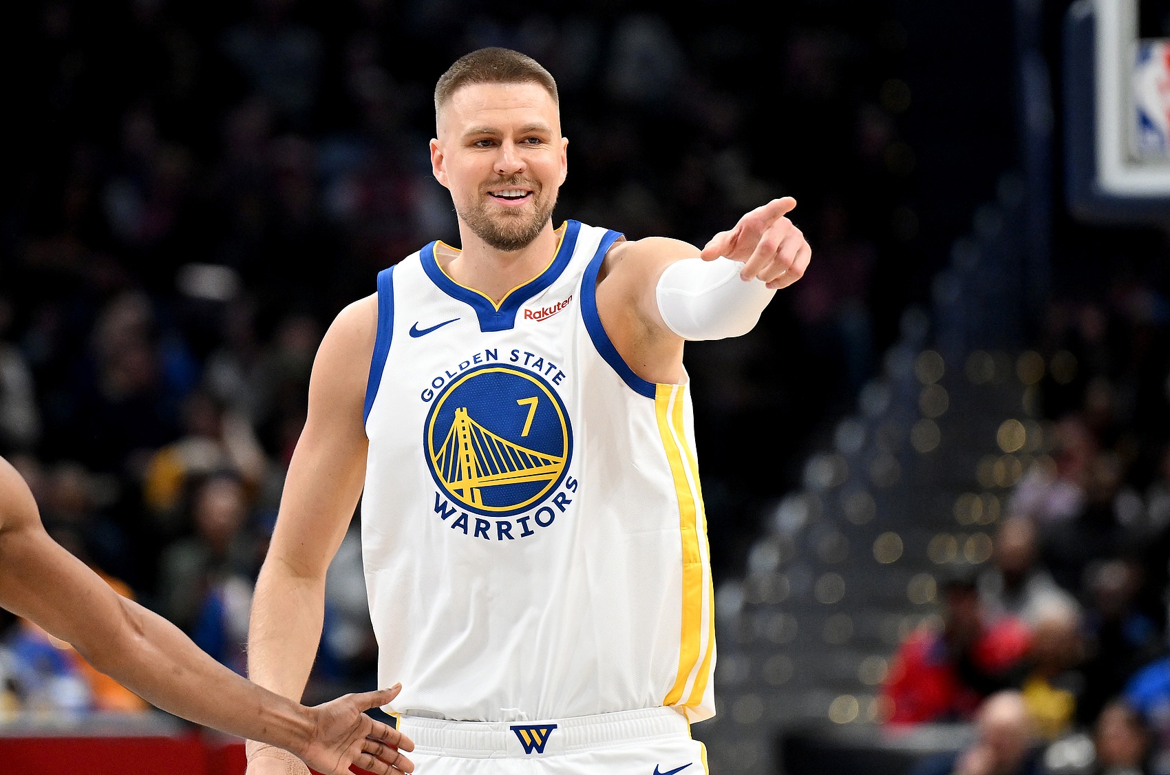 yl23455永利-今夏可能出现的溢价合同：哈登&amp;波津在列 伊森的续约将令火箭头疼